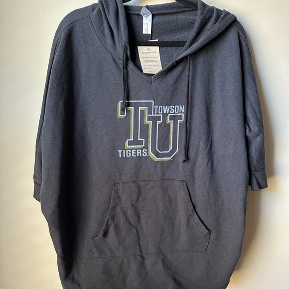 Towson Tigers Women’s Relaxed Fit Hoodie Size Medium/Large - Picture 1 of 8